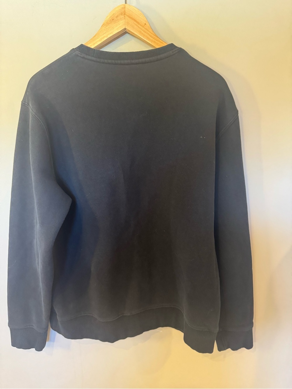 Kirkland Signature Men's Black Crewneck Pullover with Logo Patch - Picture 4 of 8